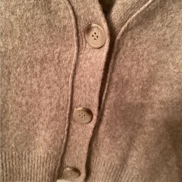 TAHARI SIZE LARGE CROPPED BUTTON FRONT CARDIGAN SWEATER - Picture 5 of 7